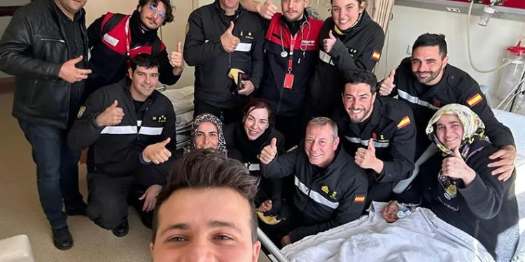 İspanyol ekip, depremzedeleri ziyaret etti
