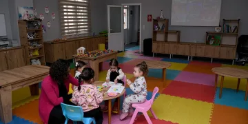 Anne-Baba Çocuk Merkezi minikleri eğitim hayatına hazırlıyor