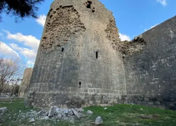 Diyarbakır Surları depremde zarar gördü