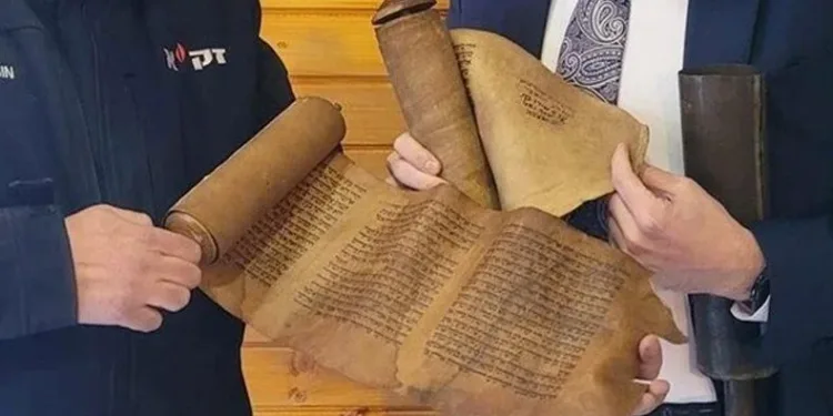 Ester parşömeni Türkiye Hahambaşılığı tarafından muhafaza ediliyor