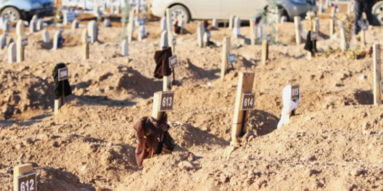 Deprem mezarlığında yürek yakan manzaralar