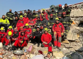 Hem kurtardılar hem de ikramiyelerini bağışladılar