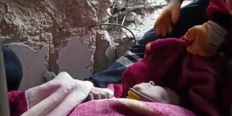 175. saatte enkazdan sağ olarak çıkarıldı