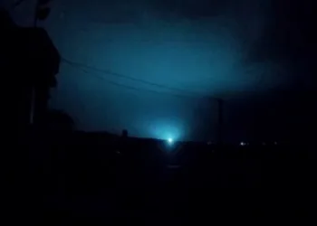 Deprem anında mavi ışıklar dikkat çekti