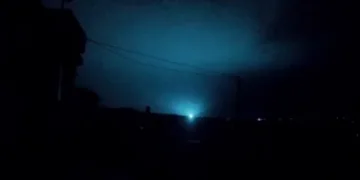 Deprem anında mavi ışıklar dikkat çekti