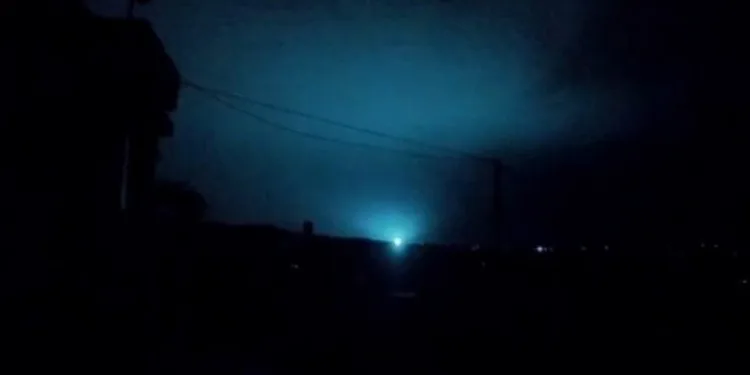 Deprem anında mavi ışıklar dikkat çekti
