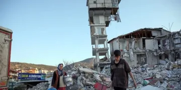 Bina çöktü sonradan yapılan ek yapı ayakta kaldı