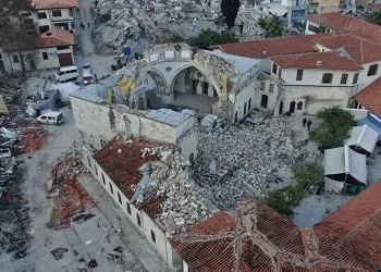 Deprem tarihi yerleri de vurdu