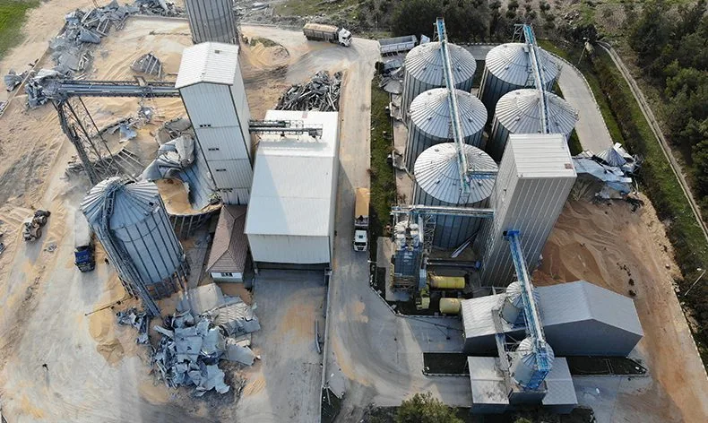 Deprem siloları yerle bir etti