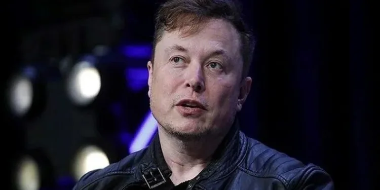 Elon Musk unvanını geri aldı