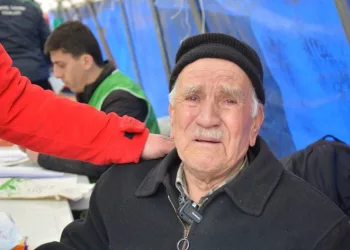 Umre parasını depremzedelere bağışladı