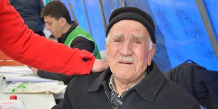 Umre parasını depremzedelere bağışladı