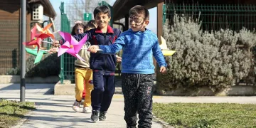 Depremzede çocuklara oyun ve atölyelerle moral