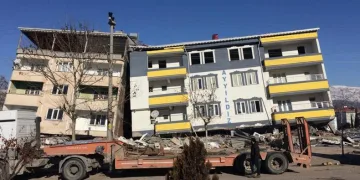 Binaların yıkılmasının en önemli sebebi ‘Zemin Sıvılaşması’