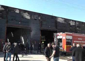 Metal fabrikasında yangın paniği