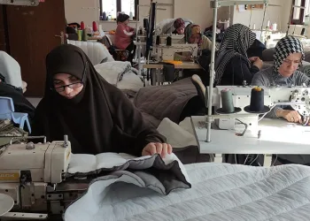 Deprem bölgesi için uyku tulumu ve yağmurluk