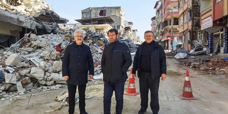 Başkan Erdem deprem bölgesinde