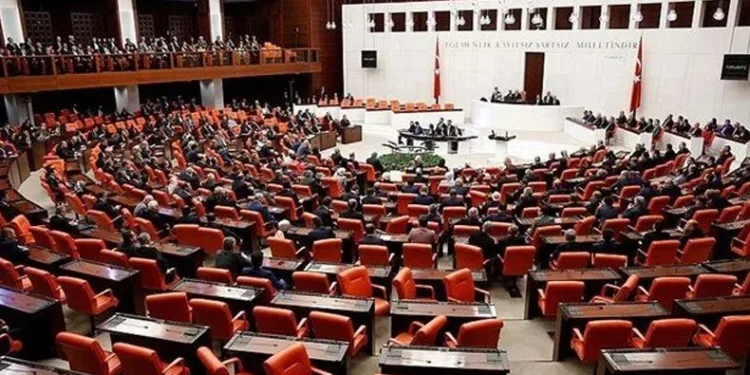 TBMM çalışmalarına verilen ara uzatıldı