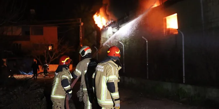 Bursa itfaiyesi gece gündüz iş başında