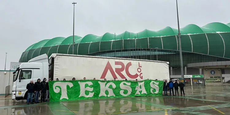 Bursaspor taraftarından depremzedeler için yardım