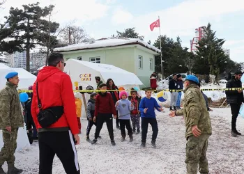 “Asker ağabeyler iyi oynuyor bence onlar yener”