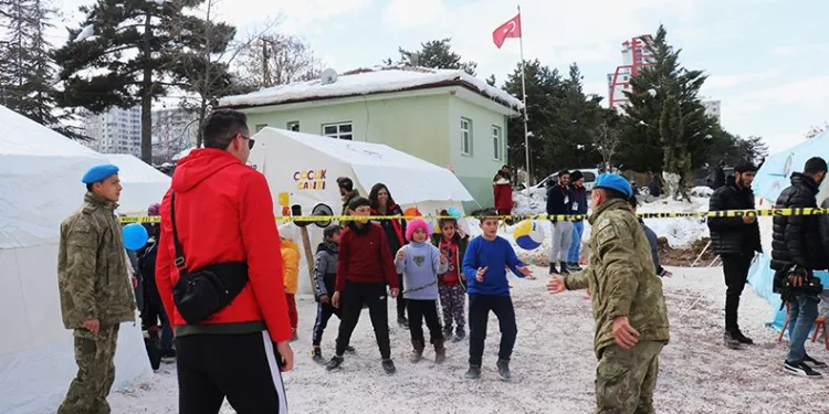 “Asker ağabeyler iyi oynuyor bence onlar yener”