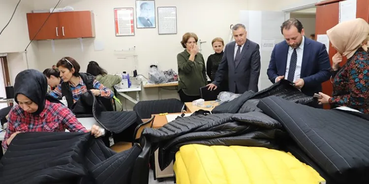 Olgunlaşma Enstitüsü deprem bölgesine eşya üretiyor