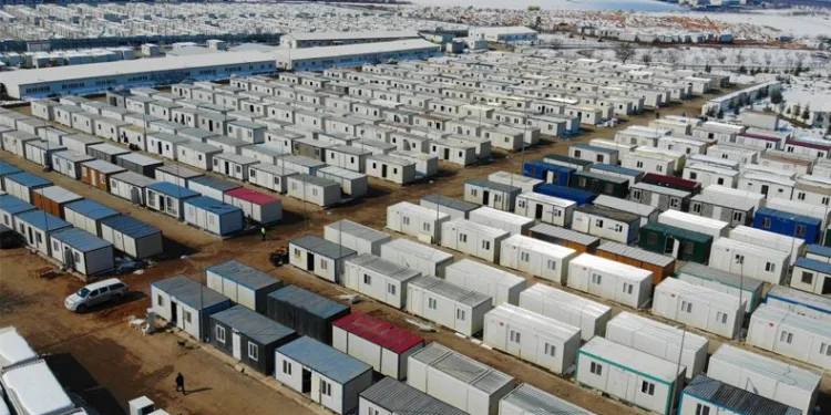 Konteyner kente aileler yerleşmeye başladı