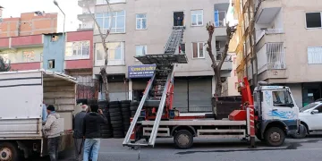 Fırsatçılar deprem dinlemedi