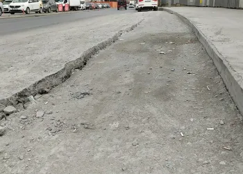 İnşaat çalışması sırasında yol çöktü