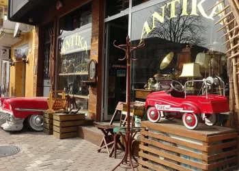 Antika aşkı dükkan açtırdı