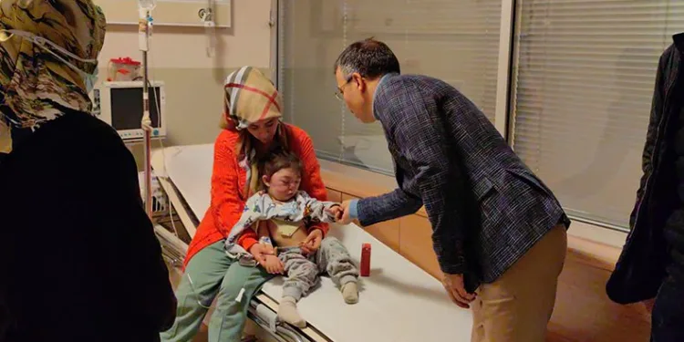Enkazdan kurtarılan anne ve 2 çocuğu Bursa’da tedavi altında