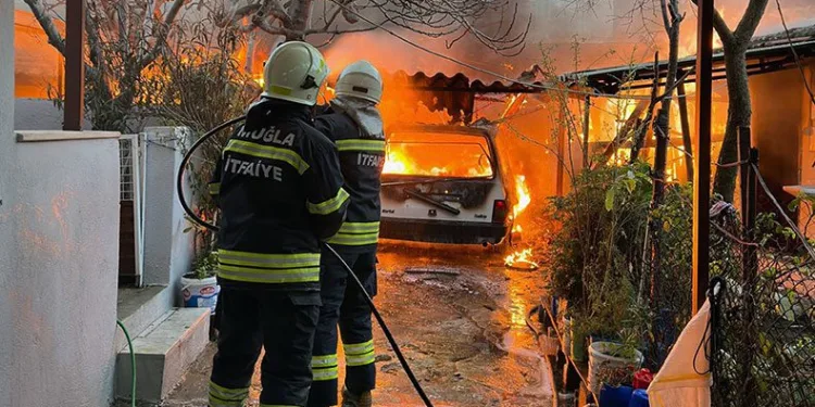 Milas’ta araç yangını