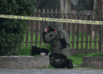 Şüpheli valizden sucuk çıktı