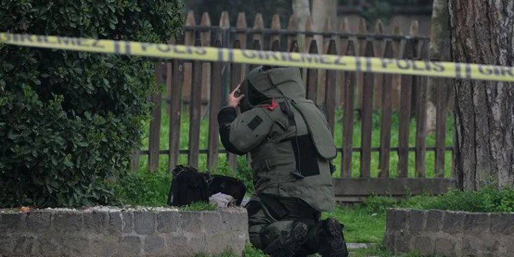 Şüpheli valizden sucuk çıktı