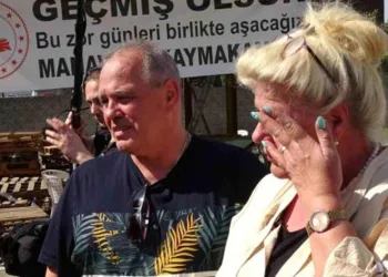 Ünlü yıldız gözyaşlarına hakim olamadı