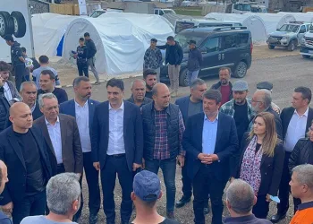 CHP milletvekilleri deprem bölgesinde