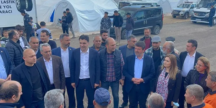 CHP milletvekilleri deprem bölgesinde