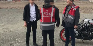 Okul önlerinde polis denetimi