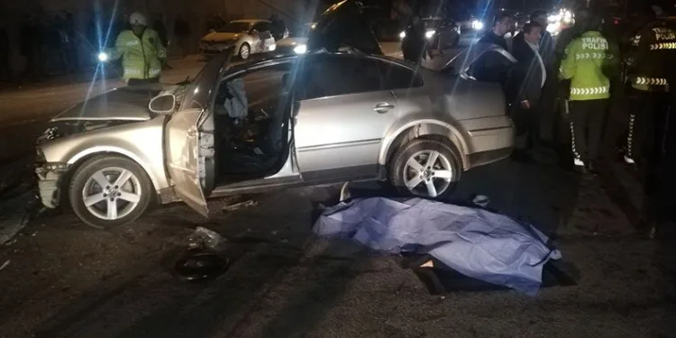 Karşı şeride geçen otomobil cipe çarptı