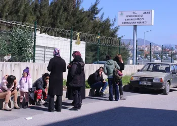 İzmir’de konteyner kentte tahliye