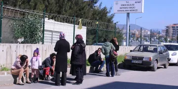 İzmir’de konteyner kentte tahliye