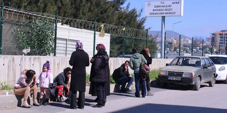 İzmir’de konteyner kentte tahliye