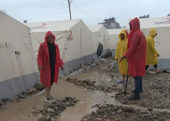 Deprem bölgesinde yağış etkili oldu