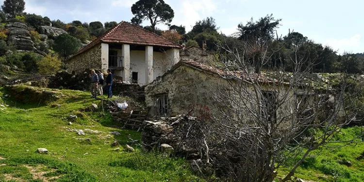 Söke’nin terk edilmiş köyleri zamana direniyor