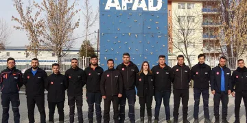 “Enkazdakileri kurtarırken arkeologlar gibi kazdık”