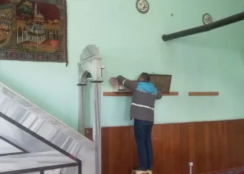 Camiler gül suyuyla temizlendi