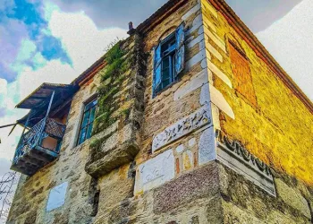 Bu ev tarihin izlerini üzerinde taşıyor