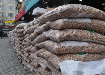 Kuruyemişçilerin bayram hazırlığı şimdiden başladı