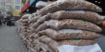 Kuruyemişçilerin bayram hazırlığı şimdiden başladı